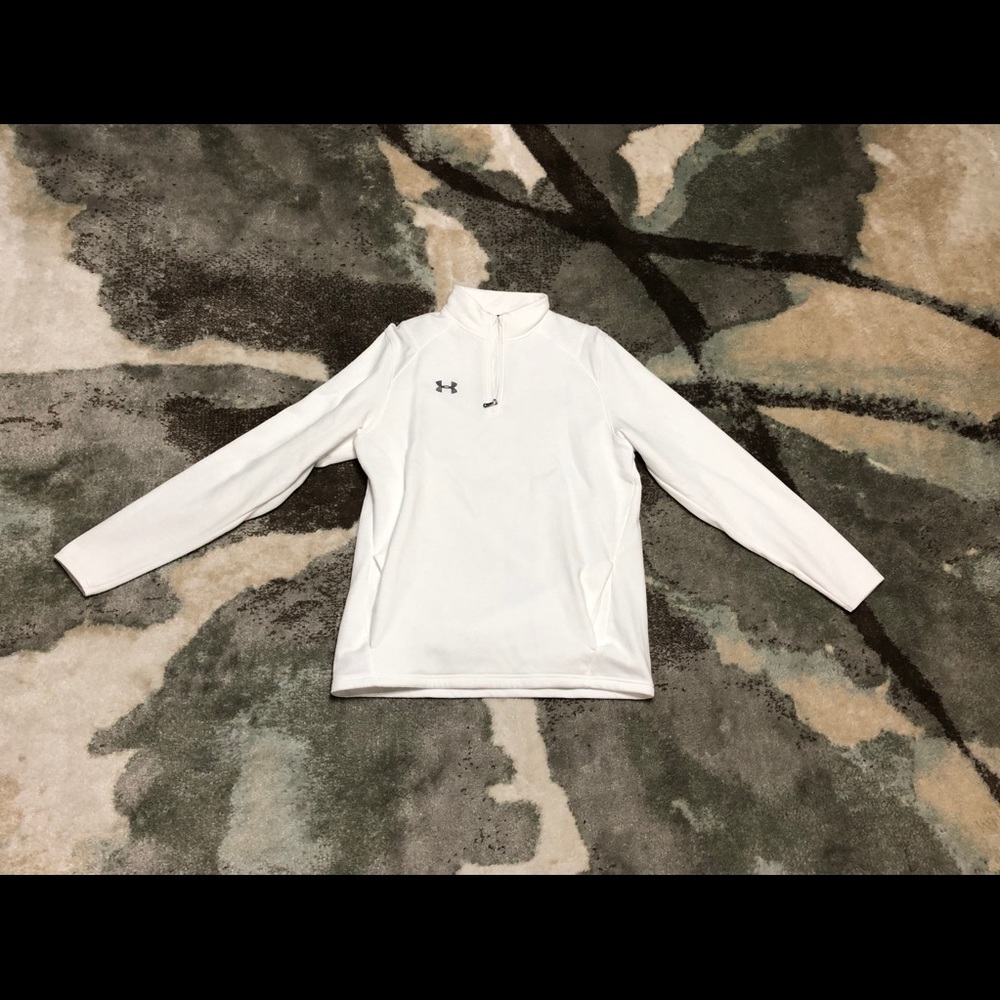 White Under Armour Cold Gear Fleece top